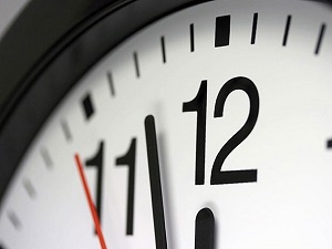 ساعت کاری ادارات در تابستان ۱۴۰۳/تغییر ساعت خواب به جای تغییر ساعت رسمی