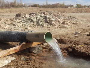 حل موقت بخشی از کم آبی شهر آبسرد/جدیدترین چاه آب شرب شهر آبسرد به آب رسید